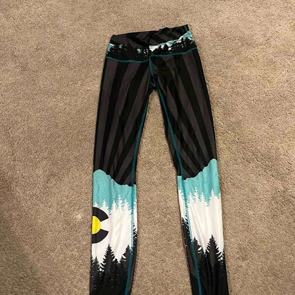 Colorado Threads Mountainscape Flag Leggings M